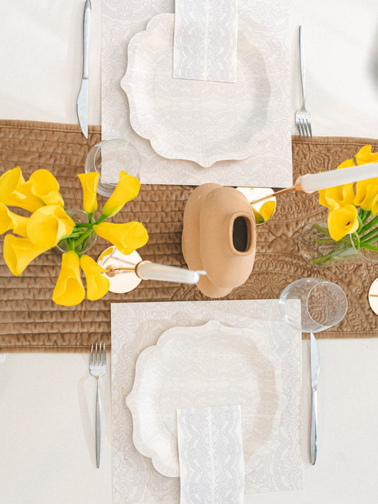 The Best Flowers for an Elegant, Minimalistic Tablescape